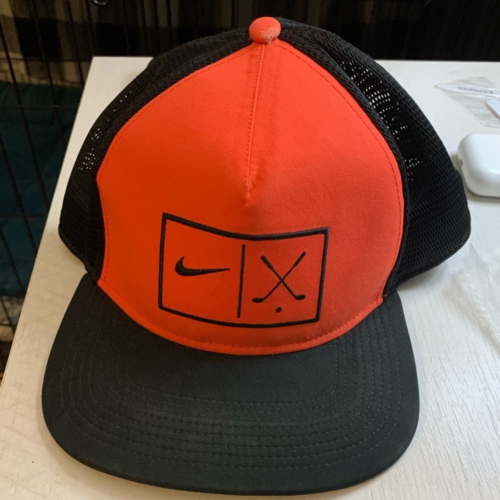 Nike Golf Snapback Hat - Black & Red